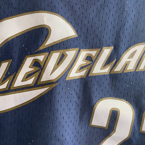 Men's Mitchell & Ness Cleveland Cavaliers James Jersey size 4XLT - Picture 3 of 3